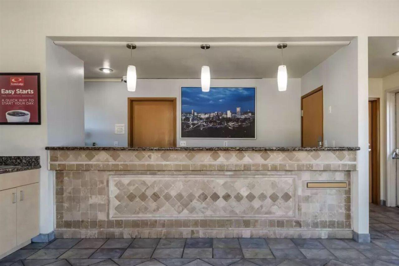 Econo Lodge Portland Airport Eksteriør billede