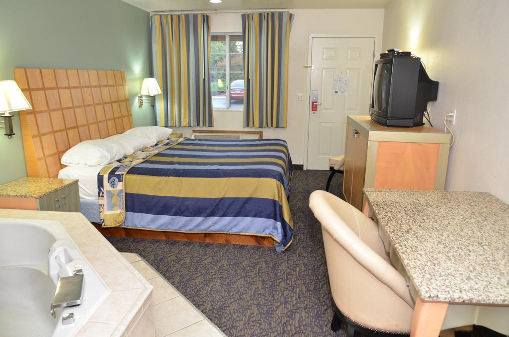 Econo Lodge Portland Airport Eksteriør billede