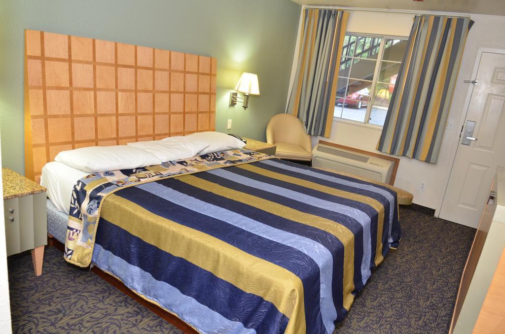 Econo Lodge Portland Airport Eksteriør billede